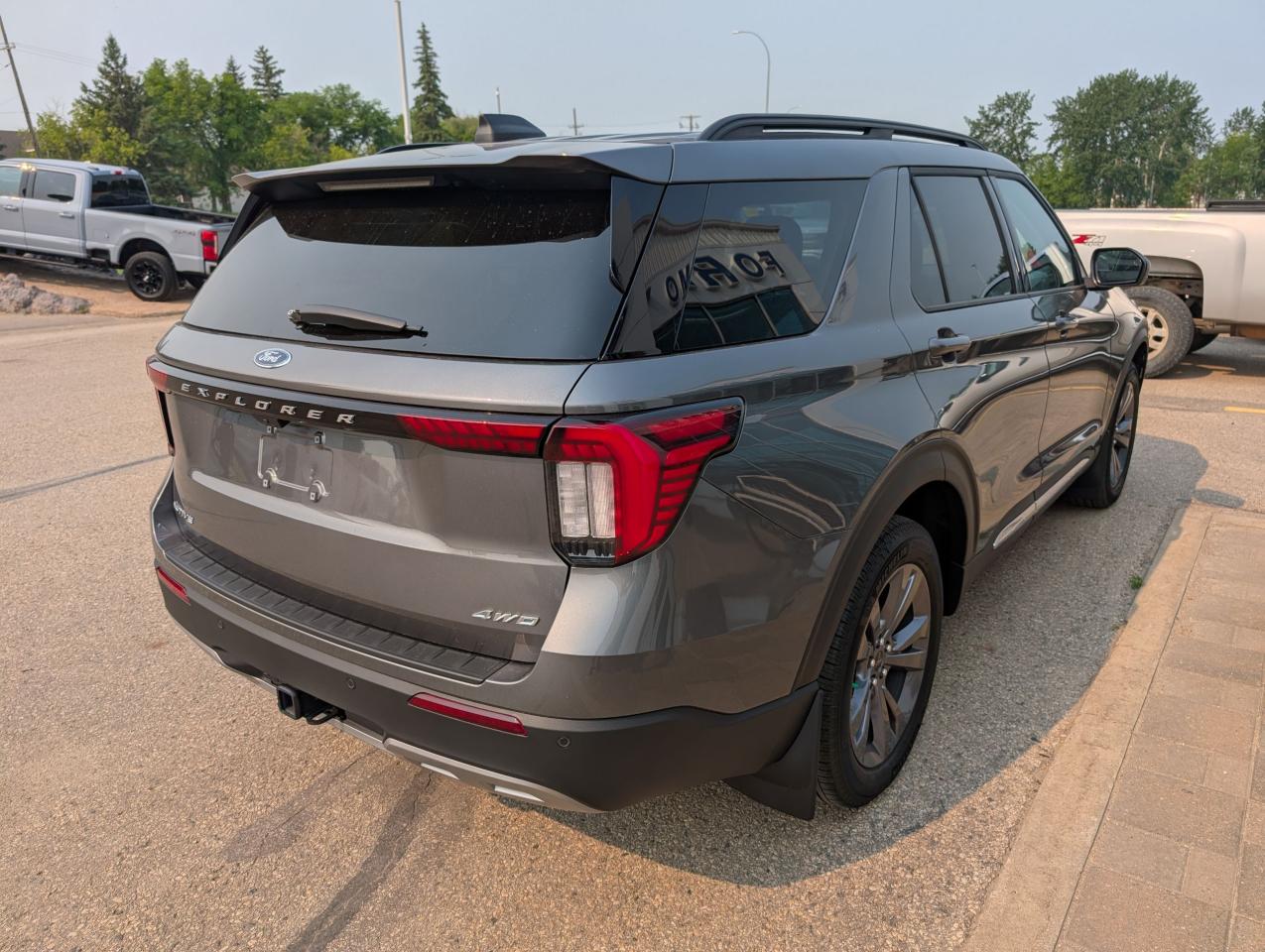 2025 Ford Explorer ACTIVE Photo5