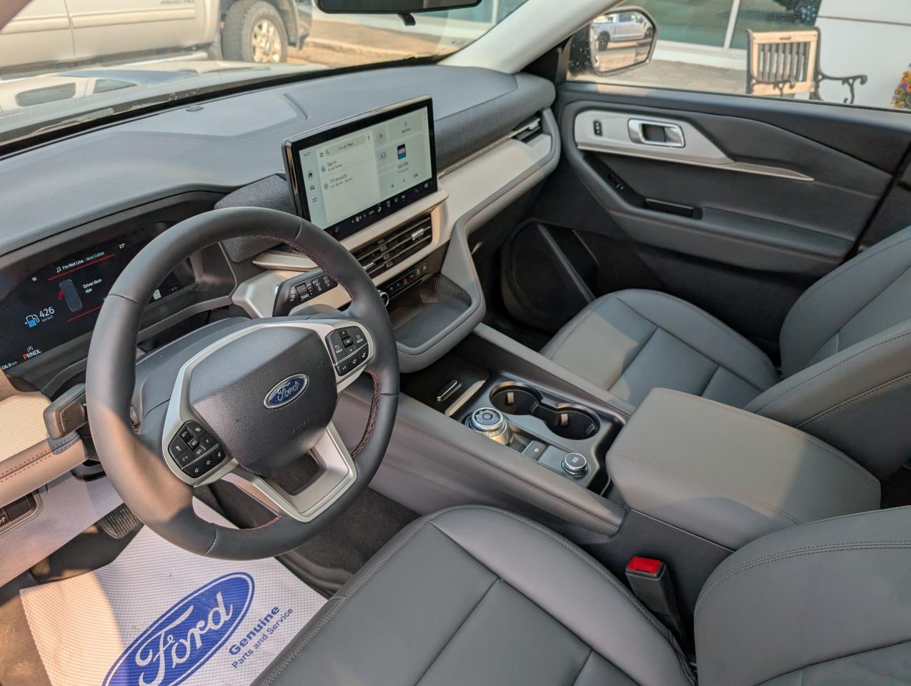 2025 Ford Explorer ACTIVE Photo5