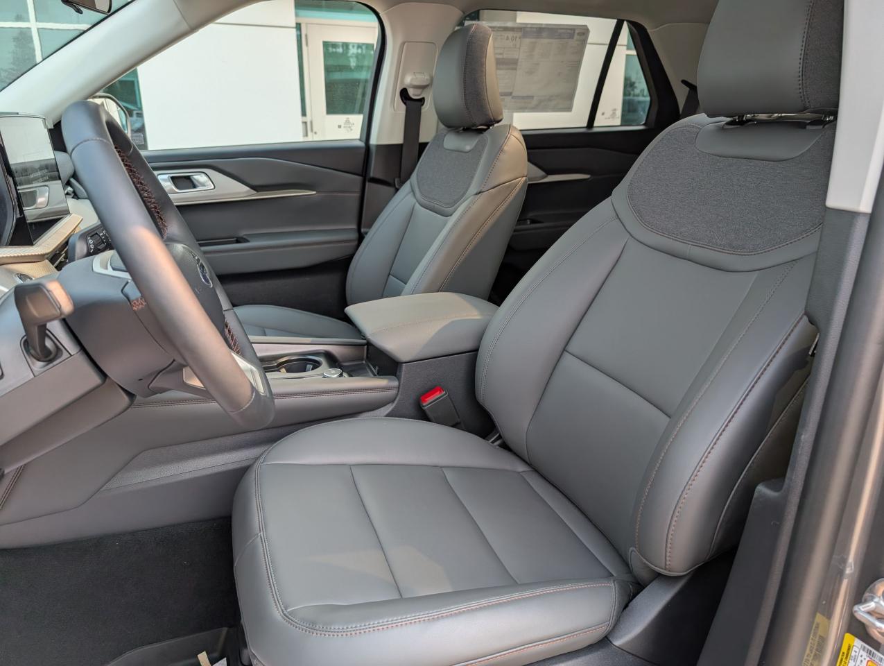 2025 Ford Explorer ACTIVE Photo5
