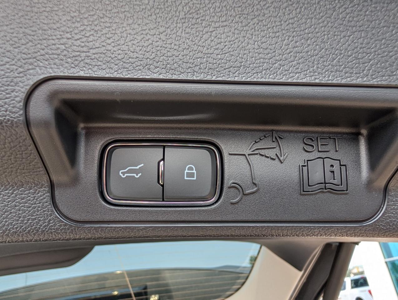 2025 Ford Explorer ACTIVE Photo5