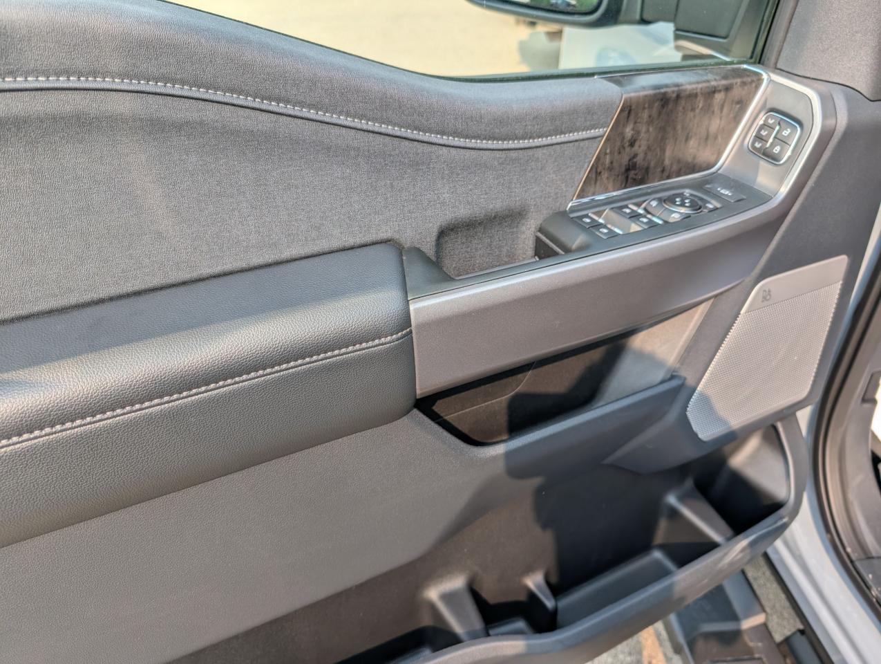 2025 Ford F-250 Super Duty SRW Lariat Photo5