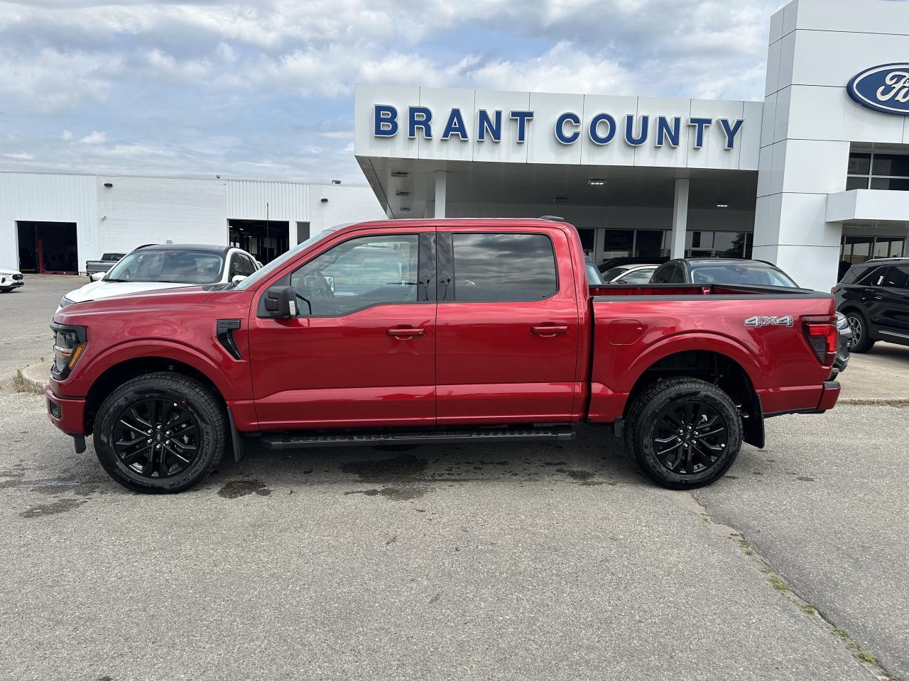 2025 Ford F-150 XLT Photo2