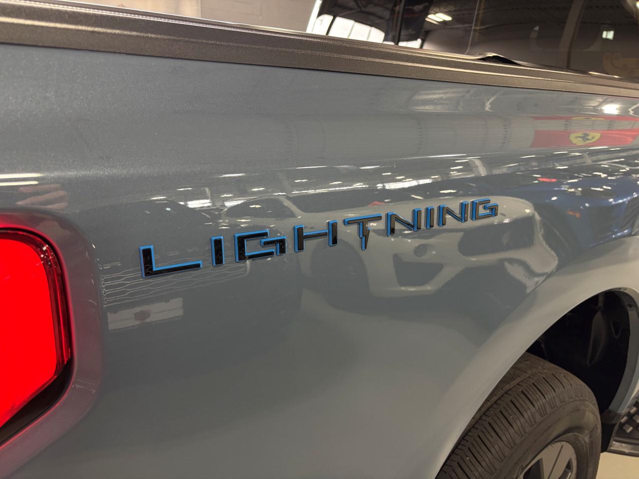 2023 Ford F-150 Lightning LARIAT 4WD|SUPERCREW|EXTENDEDRANGE|AZUREGRAY|NAV|+ - Photo #8