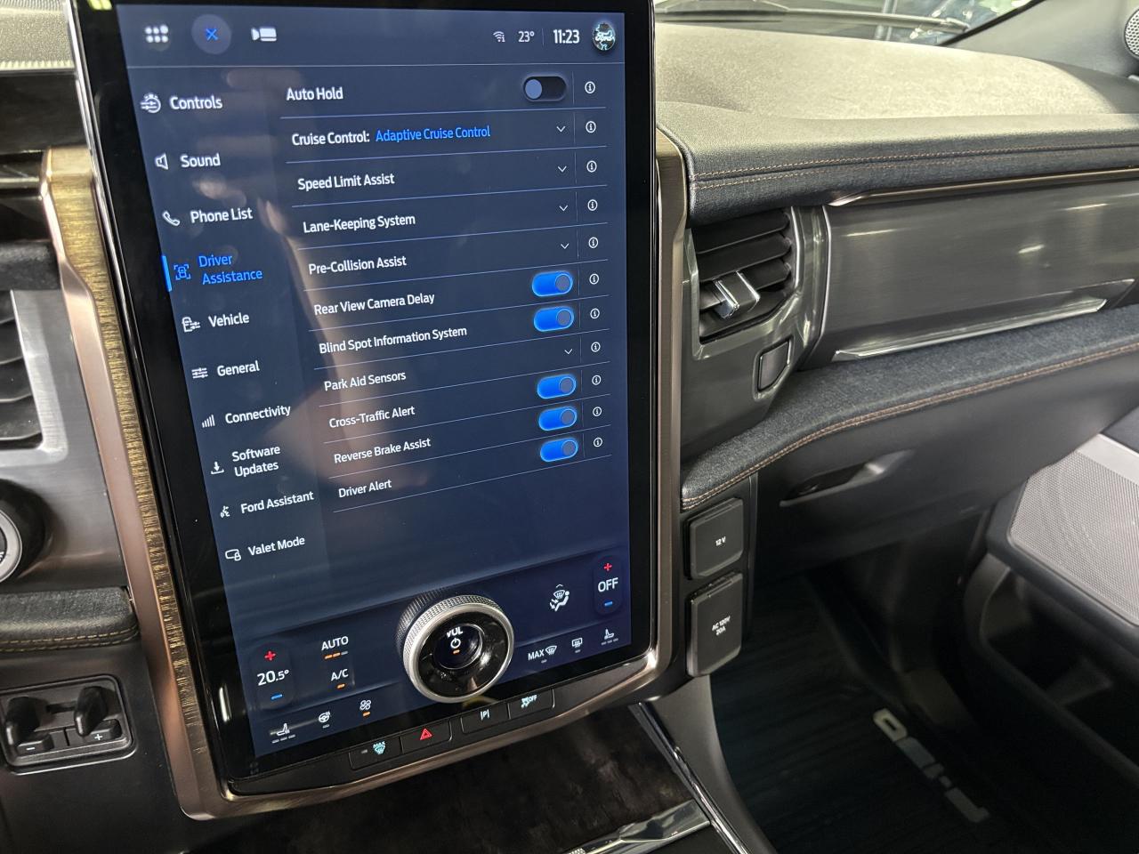 2023 Ford F-150 Lightning LARIAT 4WD|SUPERCREW|EXTENDEDRANGE|AZUREGRAY|NAV|+ - Photo #36