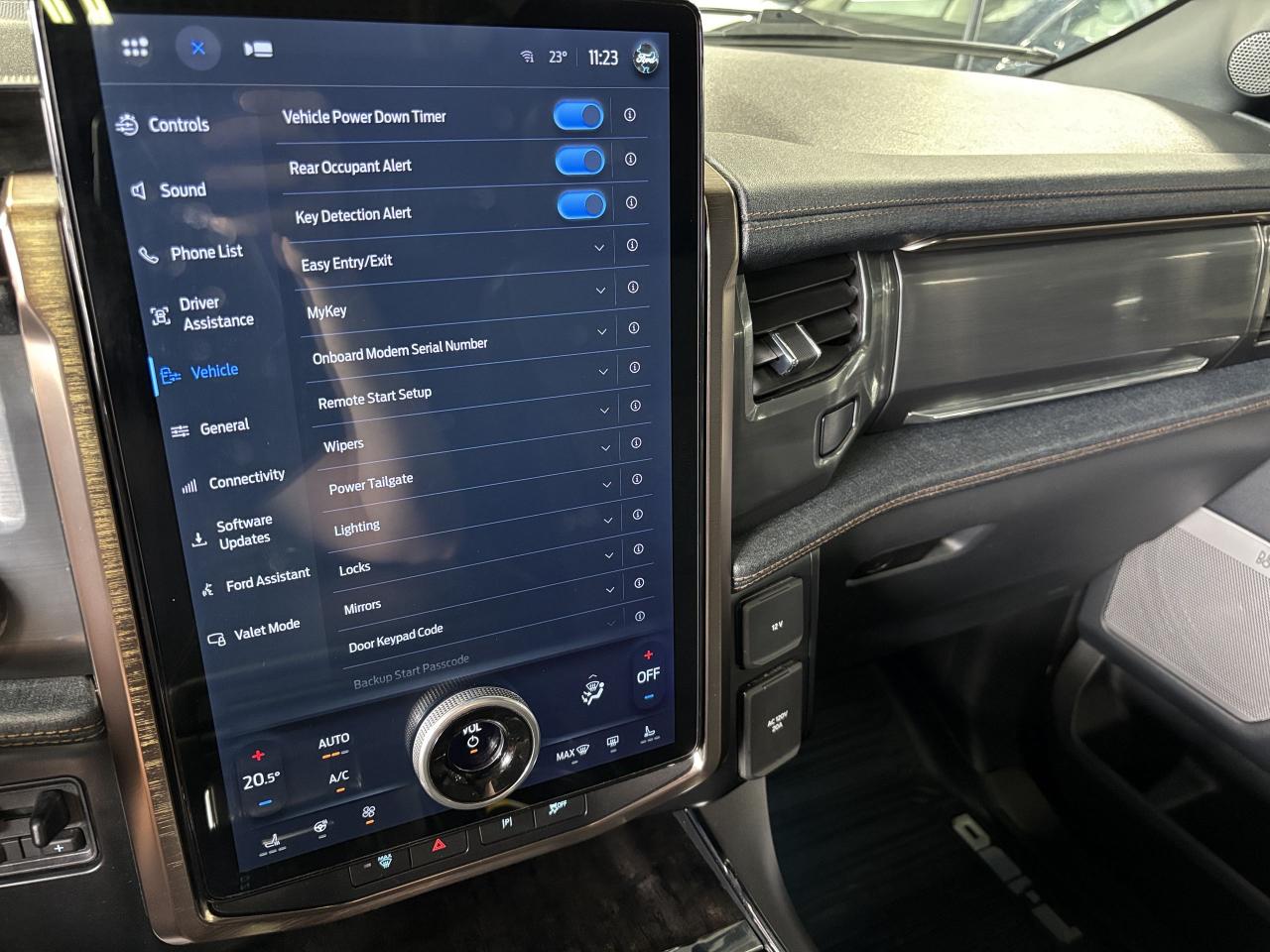 2023 Ford F-150 Lightning LARIAT 4WD|SUPERCREW|EXTENDEDRANGE|AZUREGRAY|NAV|+ - Photo #37
