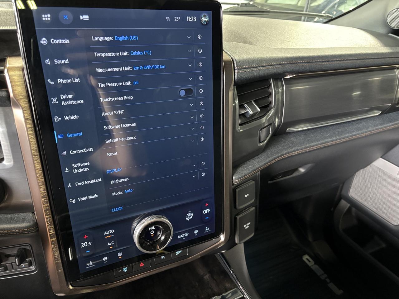 2023 Ford F-150 Lightning LARIAT 4WD|SUPERCREW|EXTENDEDRANGE|AZUREGRAY|NAV|+ - Photo #38