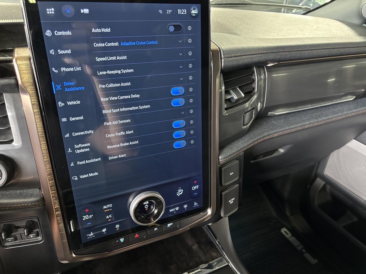 2023 Ford F-150 Lightning LARIAT 4WD|SUPERCREW|EXTENDEDRANGE|AZUREGRAY|NAV|+ - Photo #36