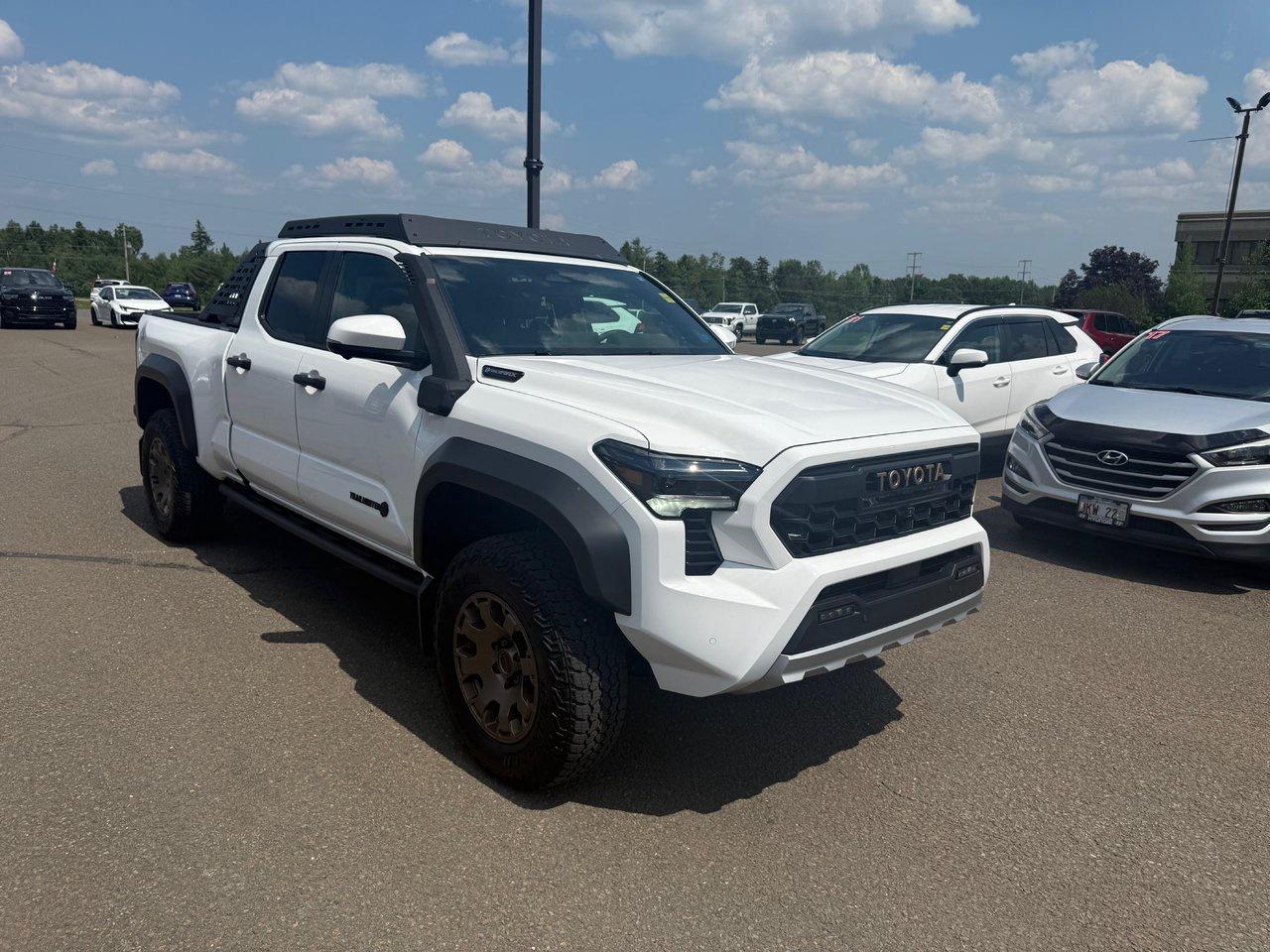2025 Toyota Tacoma HYBRID TRAILHUNTER Photo2