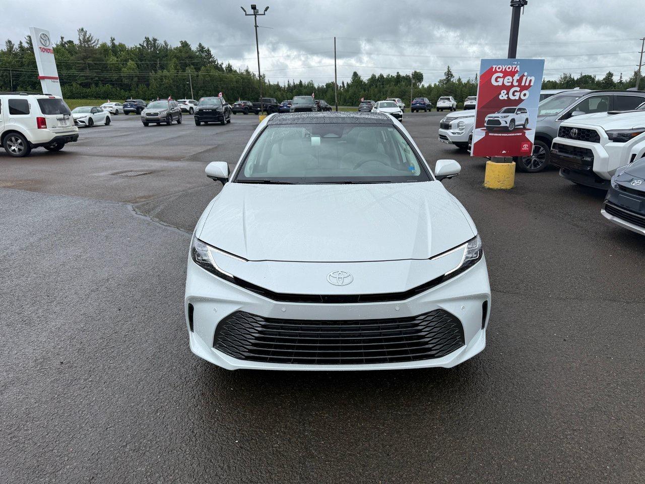 2025 Toyota Camry HYBRID XLE AWD Photo