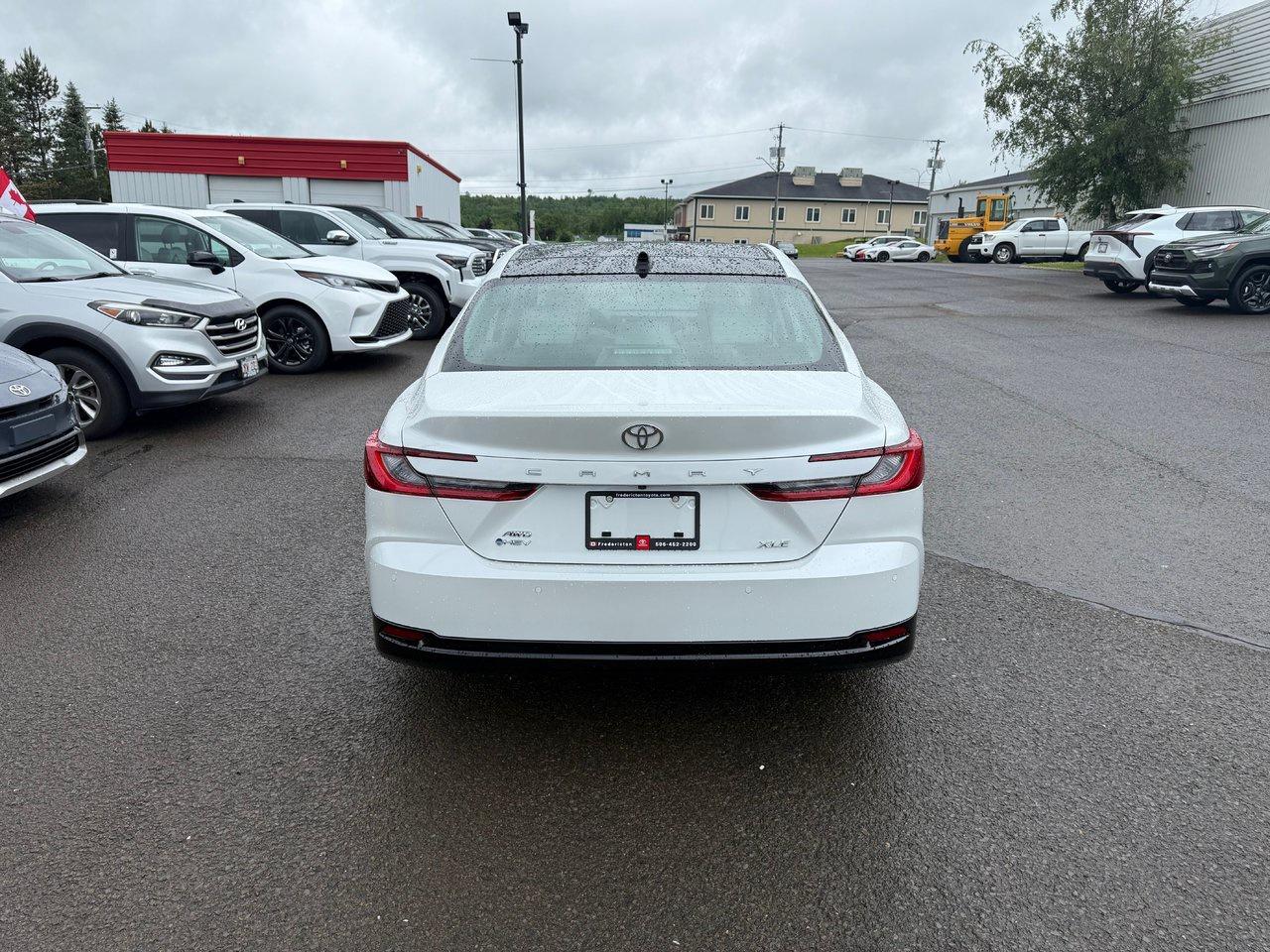 2025 Toyota Camry HYBRID XLE AWD Photo