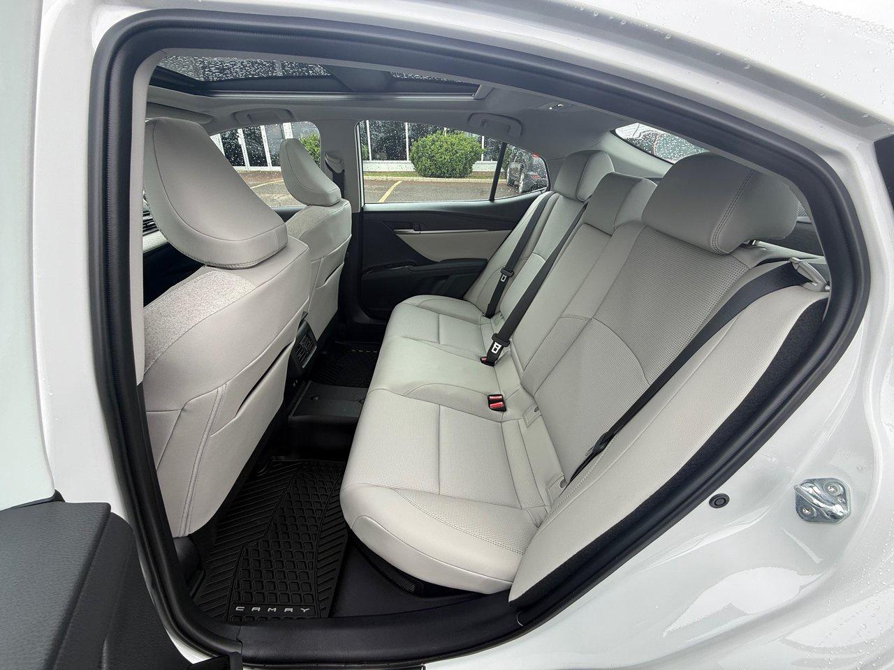 2025 Toyota Camry HYBRID XLE AWD Photo