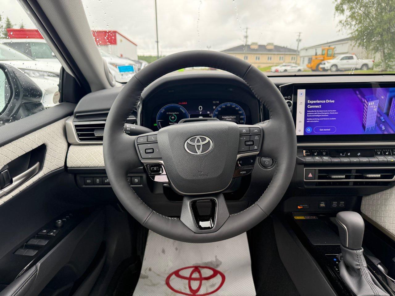 2025 Toyota Camry HYBRID XLE AWD Photo