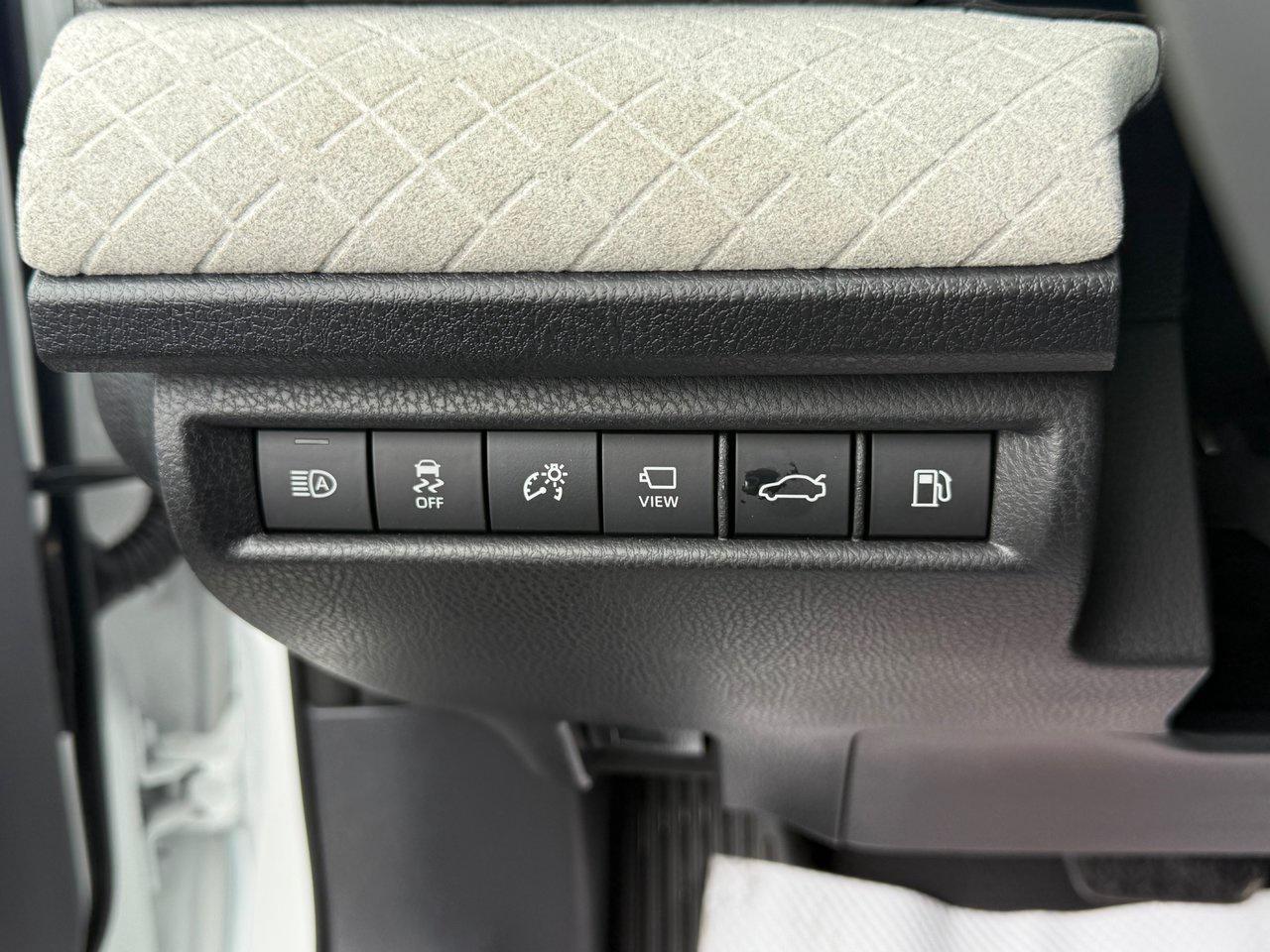 2025 Toyota Camry HYBRID XLE AWD Photo