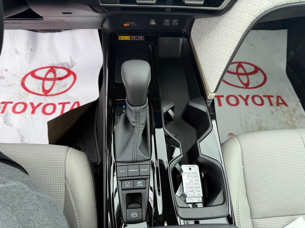 2025 Toyota Camry HYBRID XLE AWD Photo