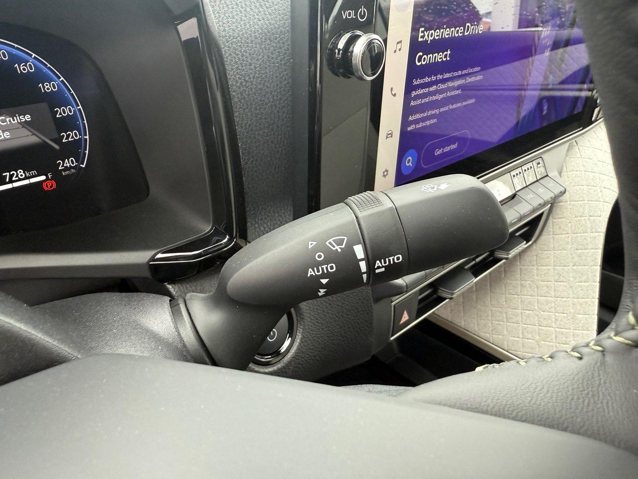 2025 Toyota Camry HYBRID XLE AWD Photo