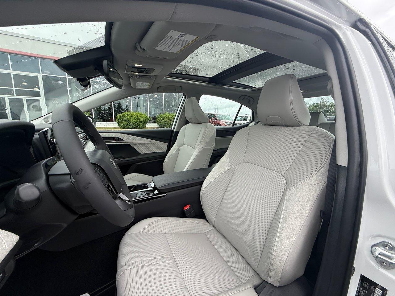 2025 Toyota Camry HYBRID XLE AWD Photo