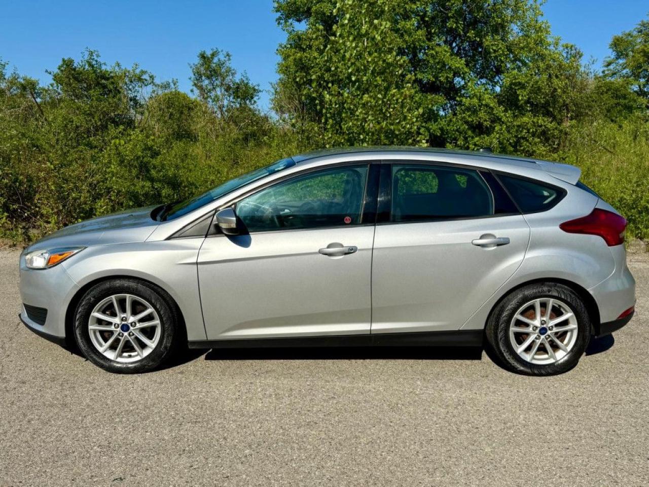2016 Ford Focus SE |LOW KMS|BACK-UP CAM|BLUETOOTH|ALLOY WHEELS| - Photo #3