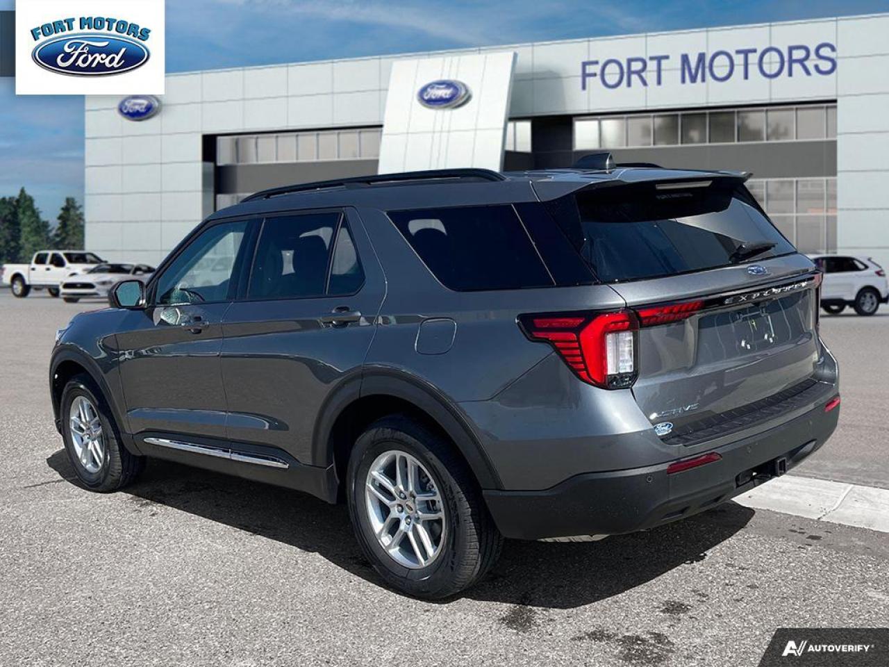 2025 Ford Explorer Active Photo3