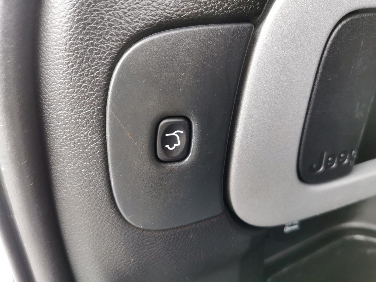 2016 Jeep Cherokee Trailhawk - Photo #18