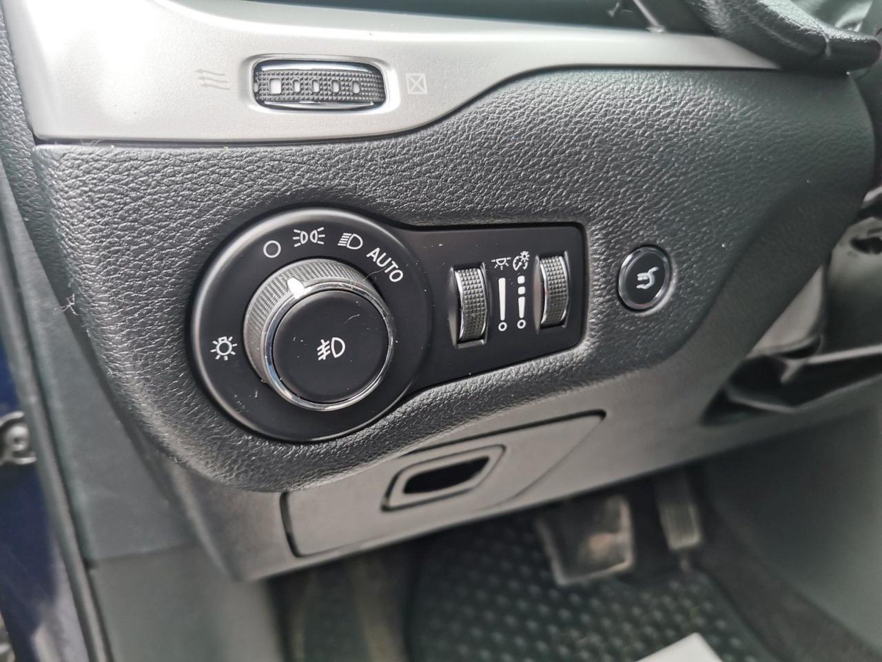 2016 Jeep Cherokee Trailhawk - Photo #24