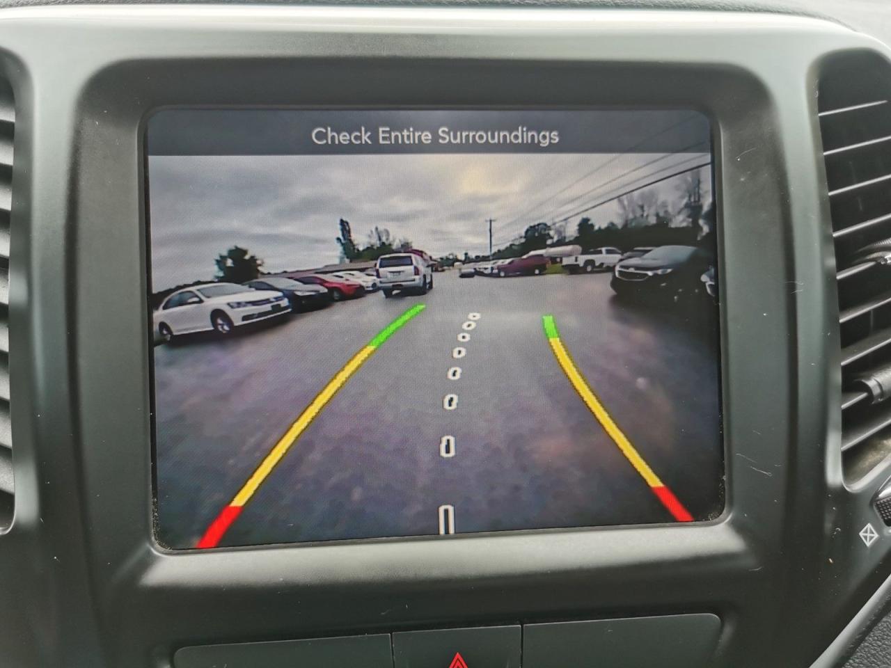 2016 Jeep Cherokee Trailhawk - Photo #32