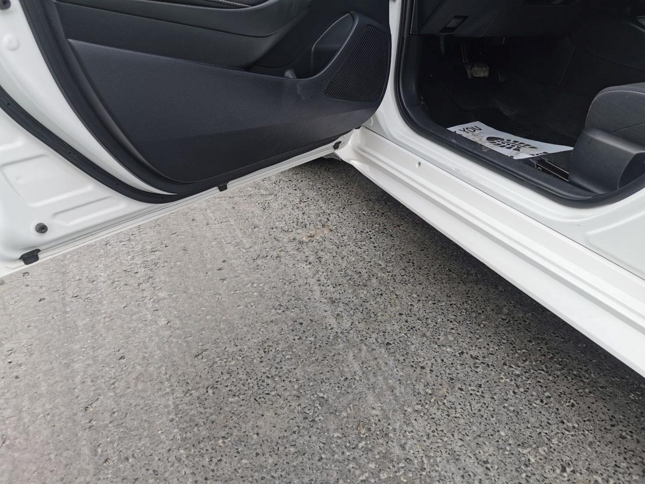 2020 Toyota Corolla SE - Photo #11