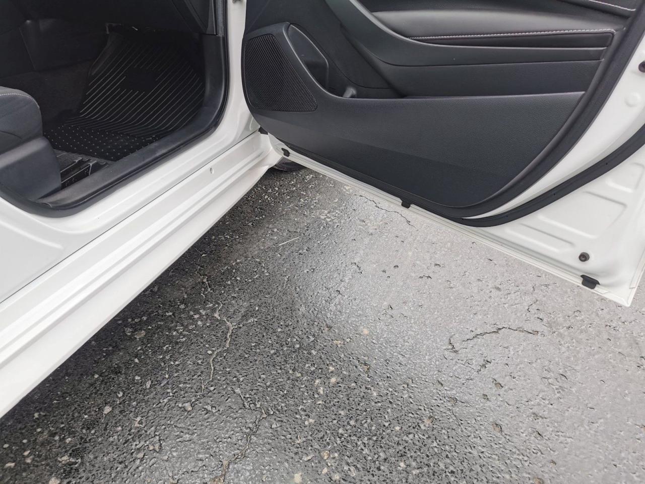 2020 Toyota Corolla SE - Photo #14