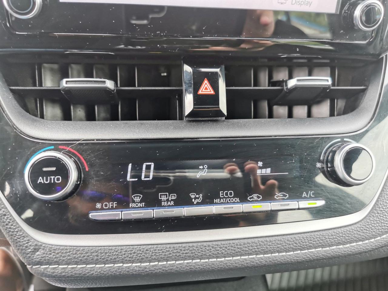2020 Toyota Corolla SE - Photo #19
