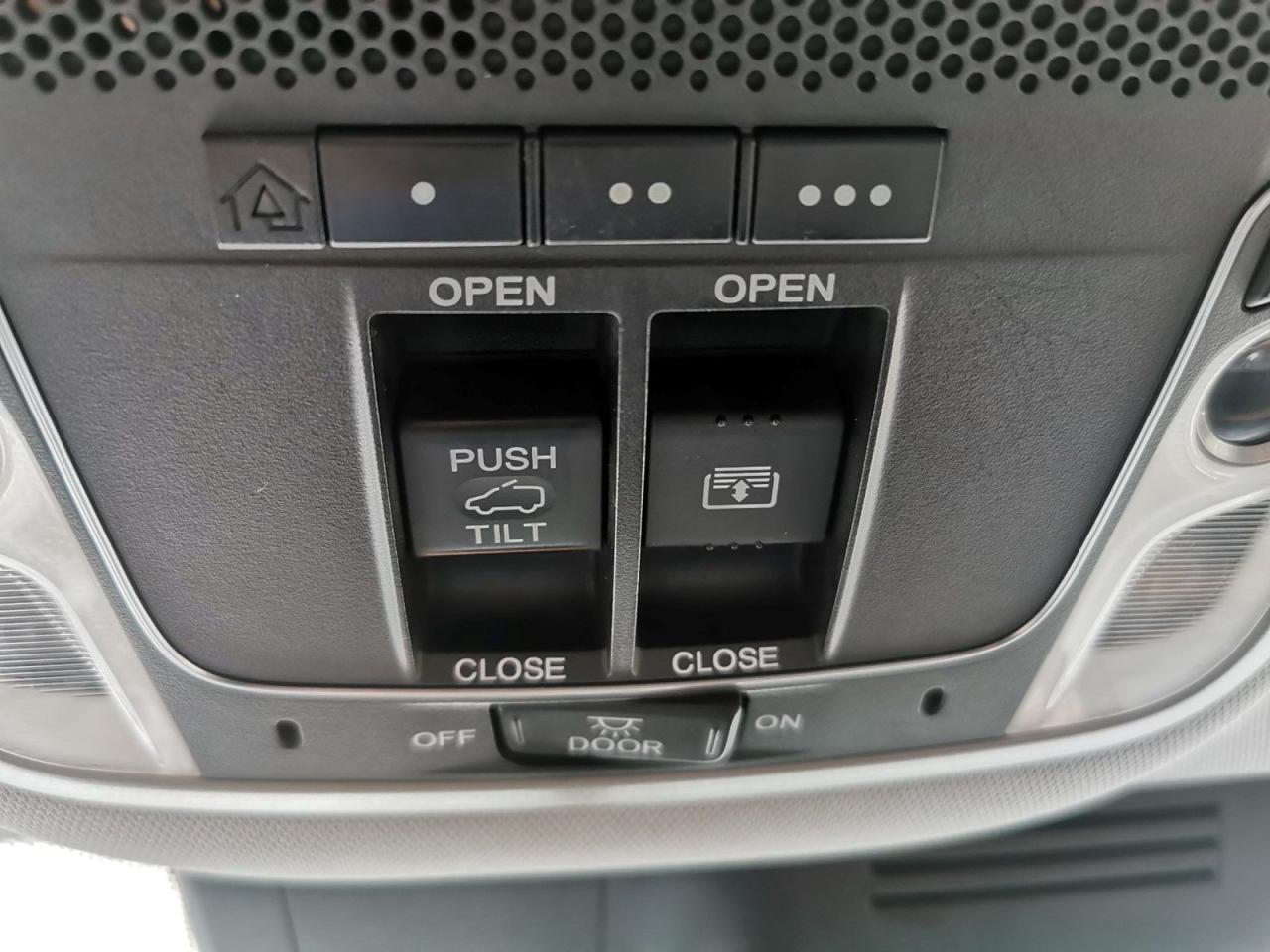 2019 Honda CR-V Touring AWD - Photo #12