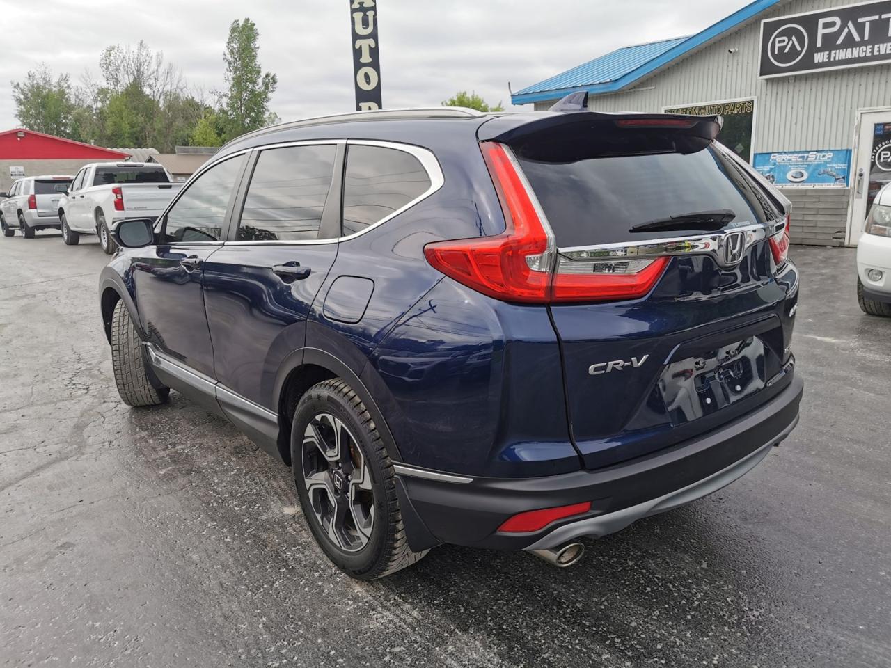 2019 Honda CR-V Touring AWD Photo2