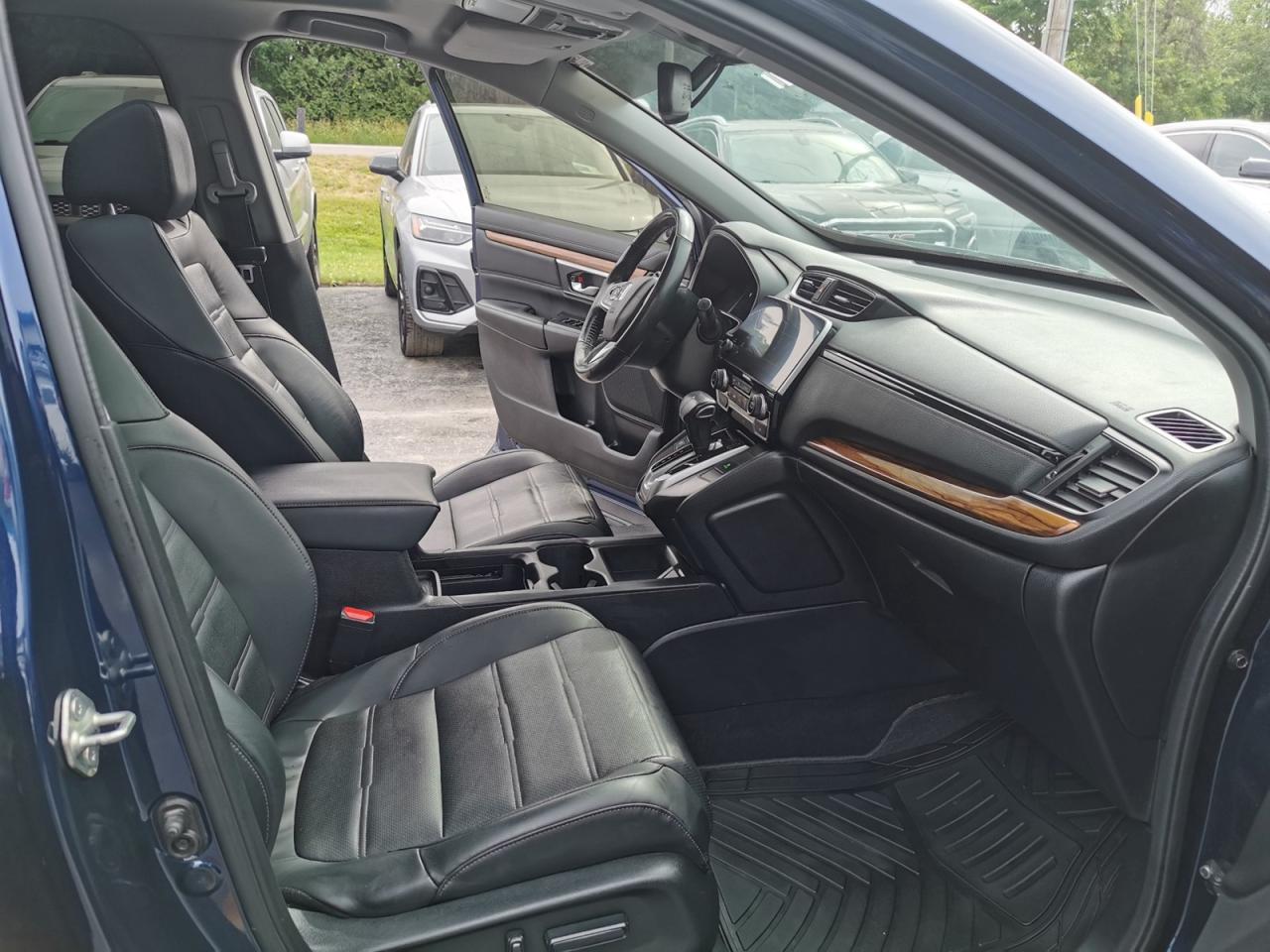 2019 Honda CR-V Touring AWD - Photo #18