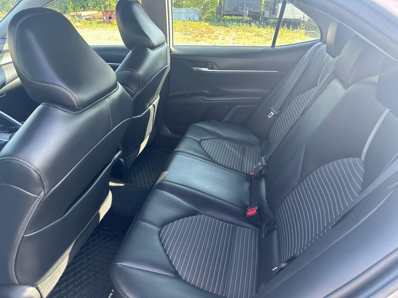2020 Toyota Camry SE Photo