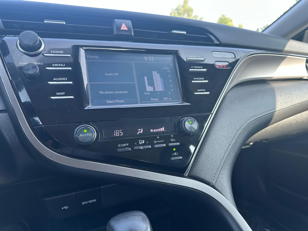 2020 Toyota Camry SE Photo
