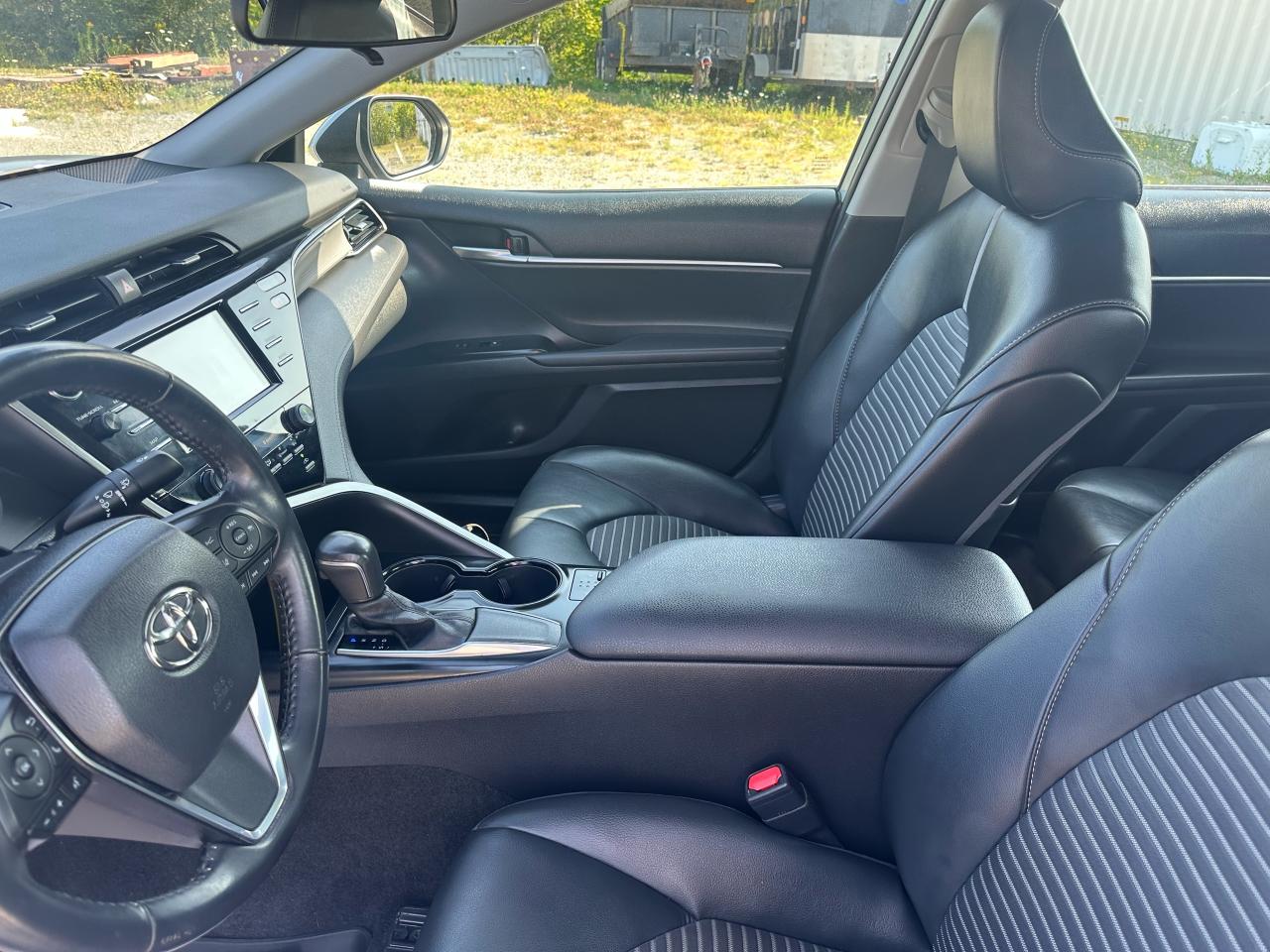 2020 Toyota Camry SE Photo