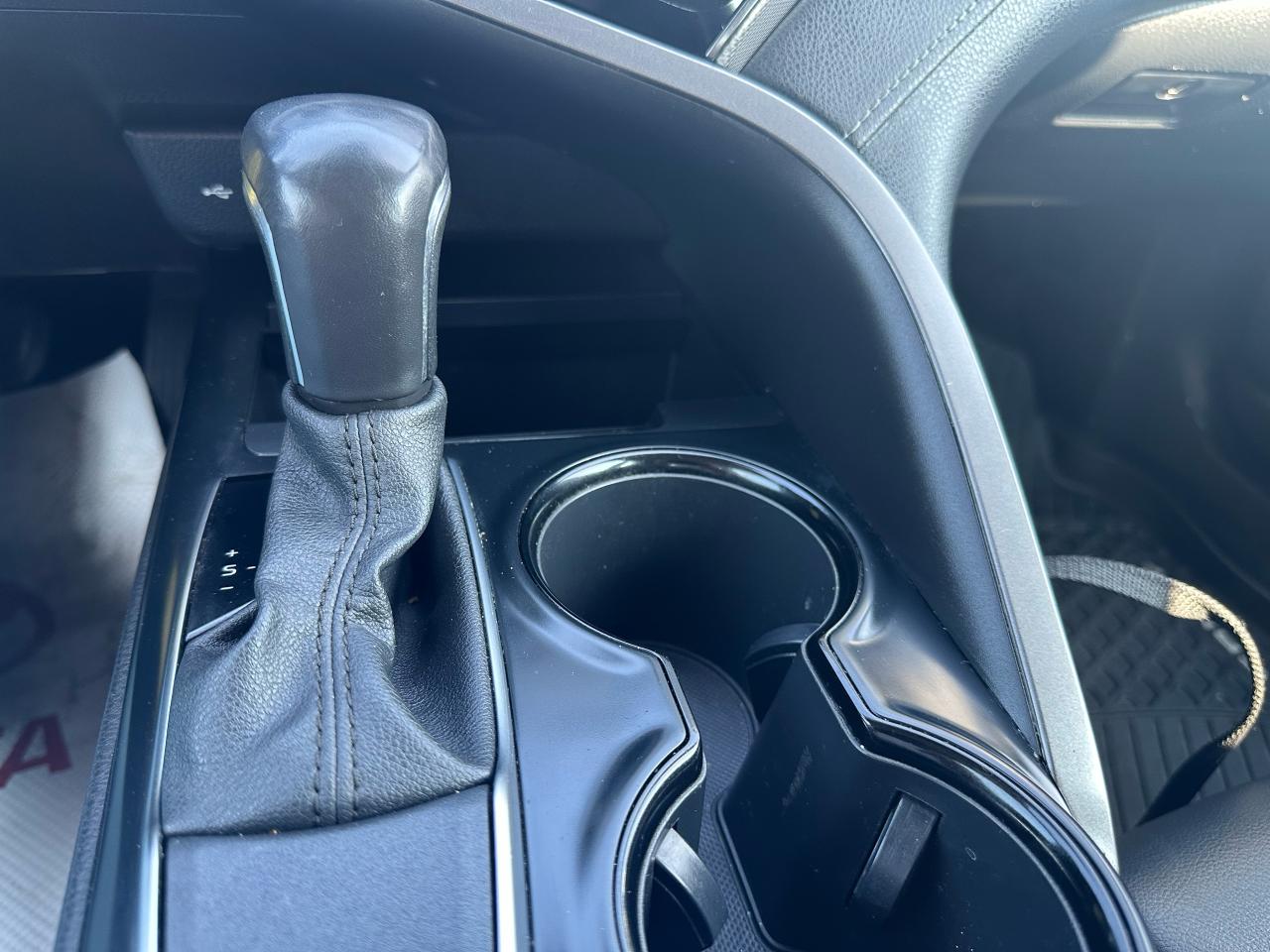 2020 Toyota Camry SE Photo