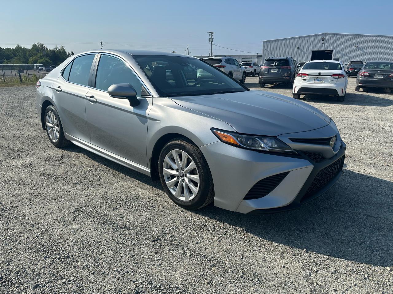 2020 Toyota Camry SE Photo2