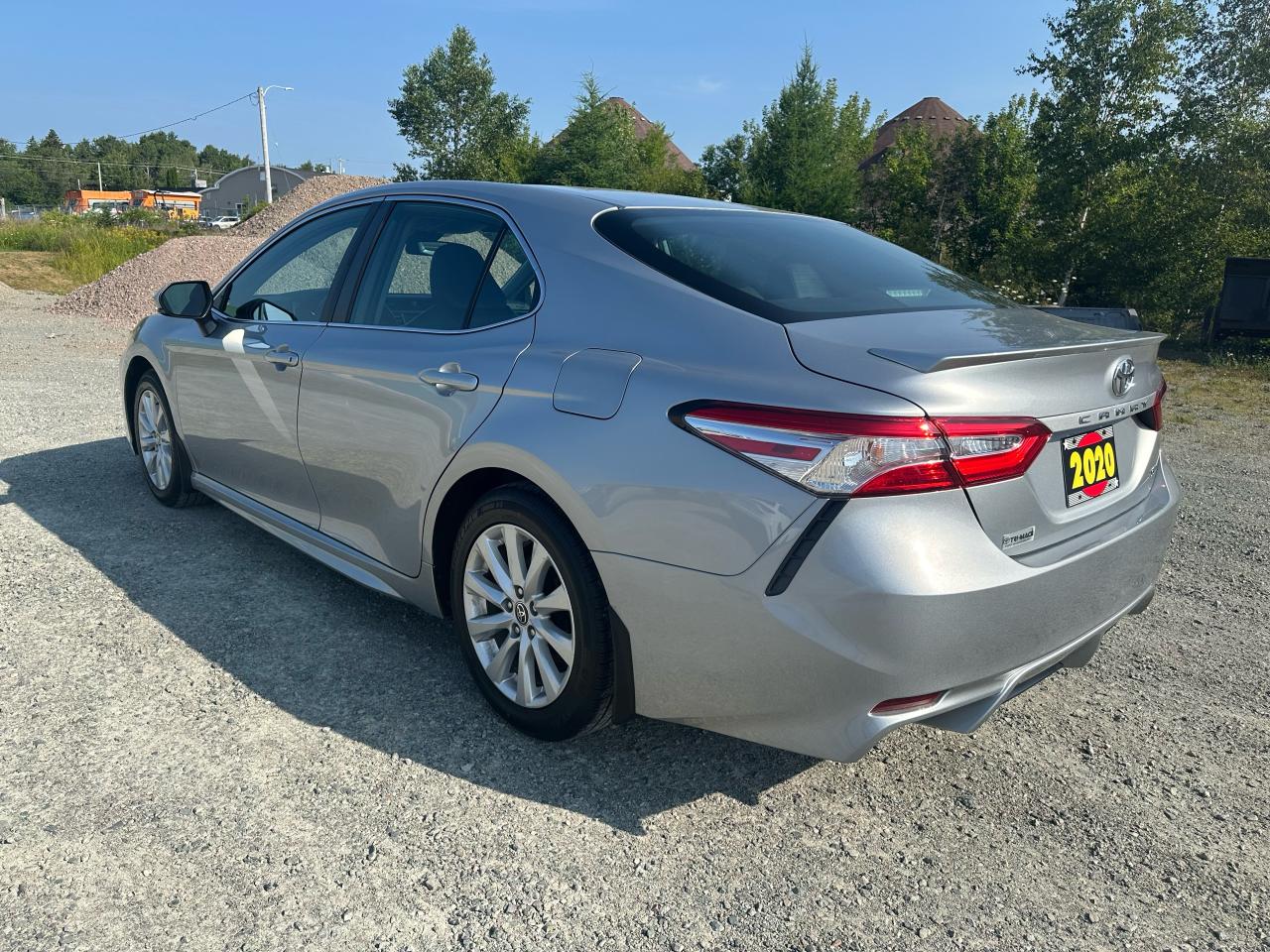 2020 Toyota Camry SE Photo