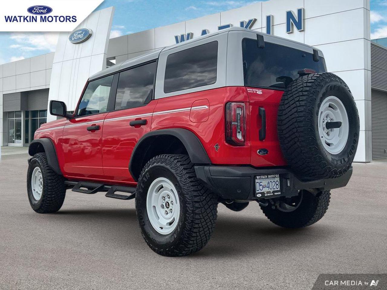 2024 Ford Bronco 4DOOR 4X4 HERITAGE Photo2