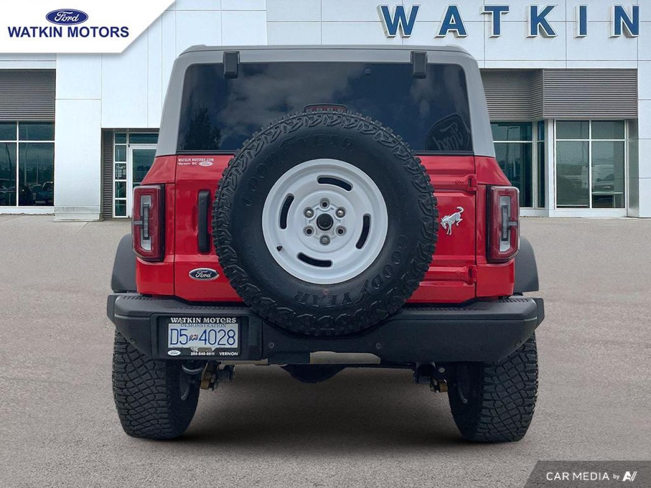 2024 Ford Bronco 4DOOR 4X4 HERITAGE Photo3