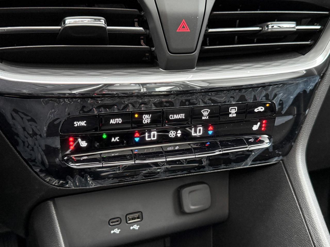 2026 Buick Encore GX Avenir 1.3L 3CYL WITH REMOTE START/ENTRY, SUNROOF, HEATED SEATS, HEATED STEERING WHEEL, HD SURROUND VISION, Photo