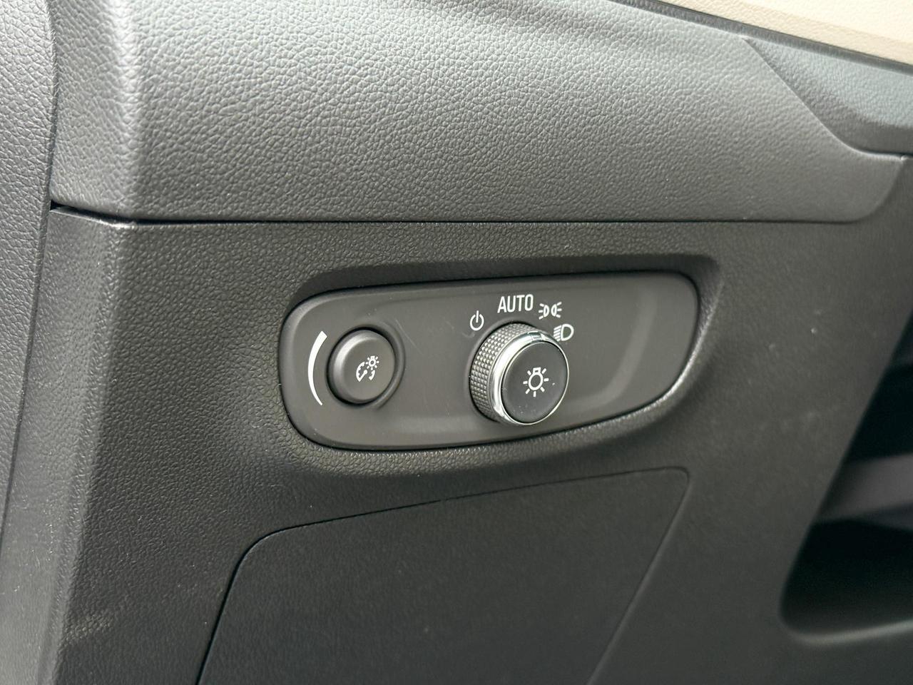 2026 Buick Encore GX Avenir 1.3L 3CYL WITH REMOTE START/ENTRY, SUNROOF, HEATED SEATS, HEATED STEERING WHEEL, HD SURROUND VISION, Photo