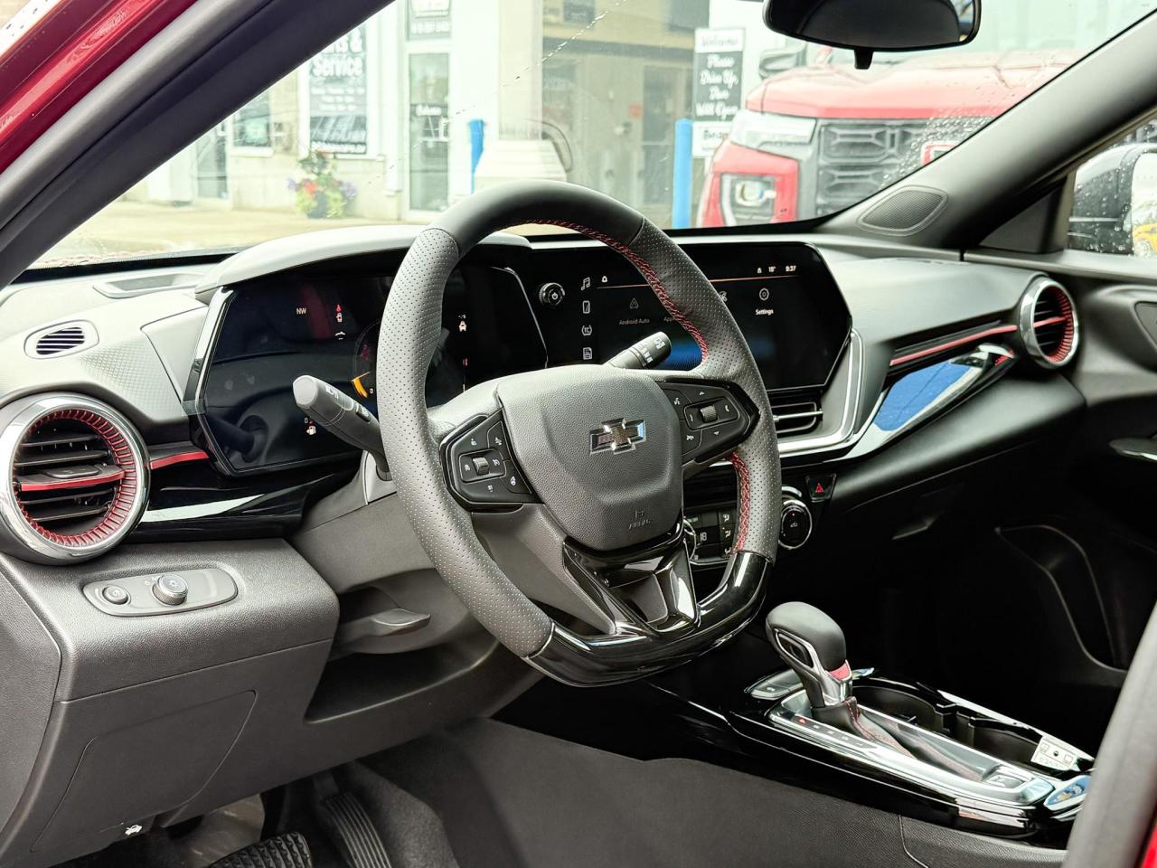 2025 Chevrolet Trax 2RS 1.2L 3 CYL WITH REMOTE START/ENTRY, HEATED SEATS, HEATED STEERING WHEEL, APPLE CARPLAY AND ANDROID AUTO Photo