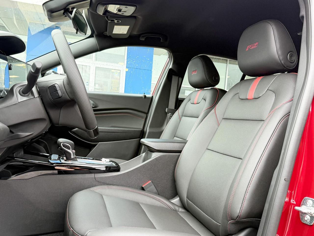 2025 Chevrolet Trax 2RS 1.2L 3 CYL WITH REMOTE START/ENTRY, HEATED SEATS, HEATED STEERING WHEEL, APPLE CARPLAY AND ANDROID AUTO Photo