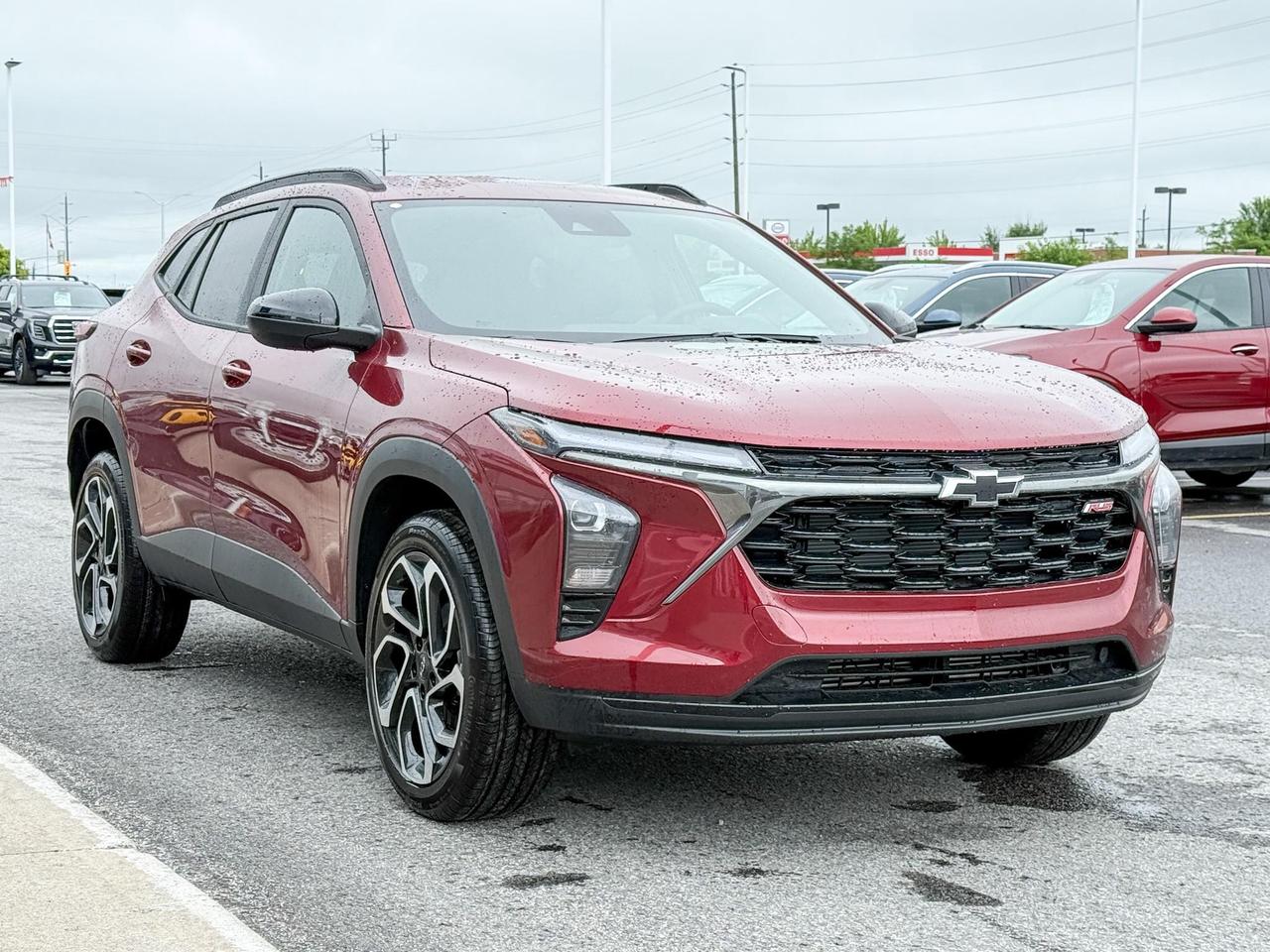 2025 Chevrolet Trax 2RS 1.2L 3 CYL WITH REMOTE START/ENTRY, HEATED SEATS, HEATED STEERING WHEEL, APPLE CARPLAY AND ANDROID AUTO Photo
