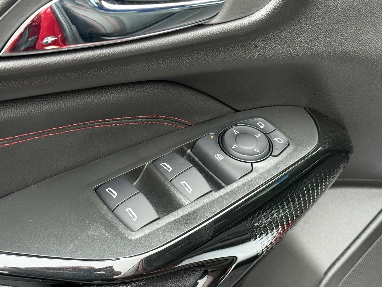 2025 Chevrolet Trax 2RS 1.2L 3 CYL WITH REMOTE START/ENTRY, HEATED SEATS, HEATED STEERING WHEEL, APPLE CARPLAY AND ANDROID AUTO Photo