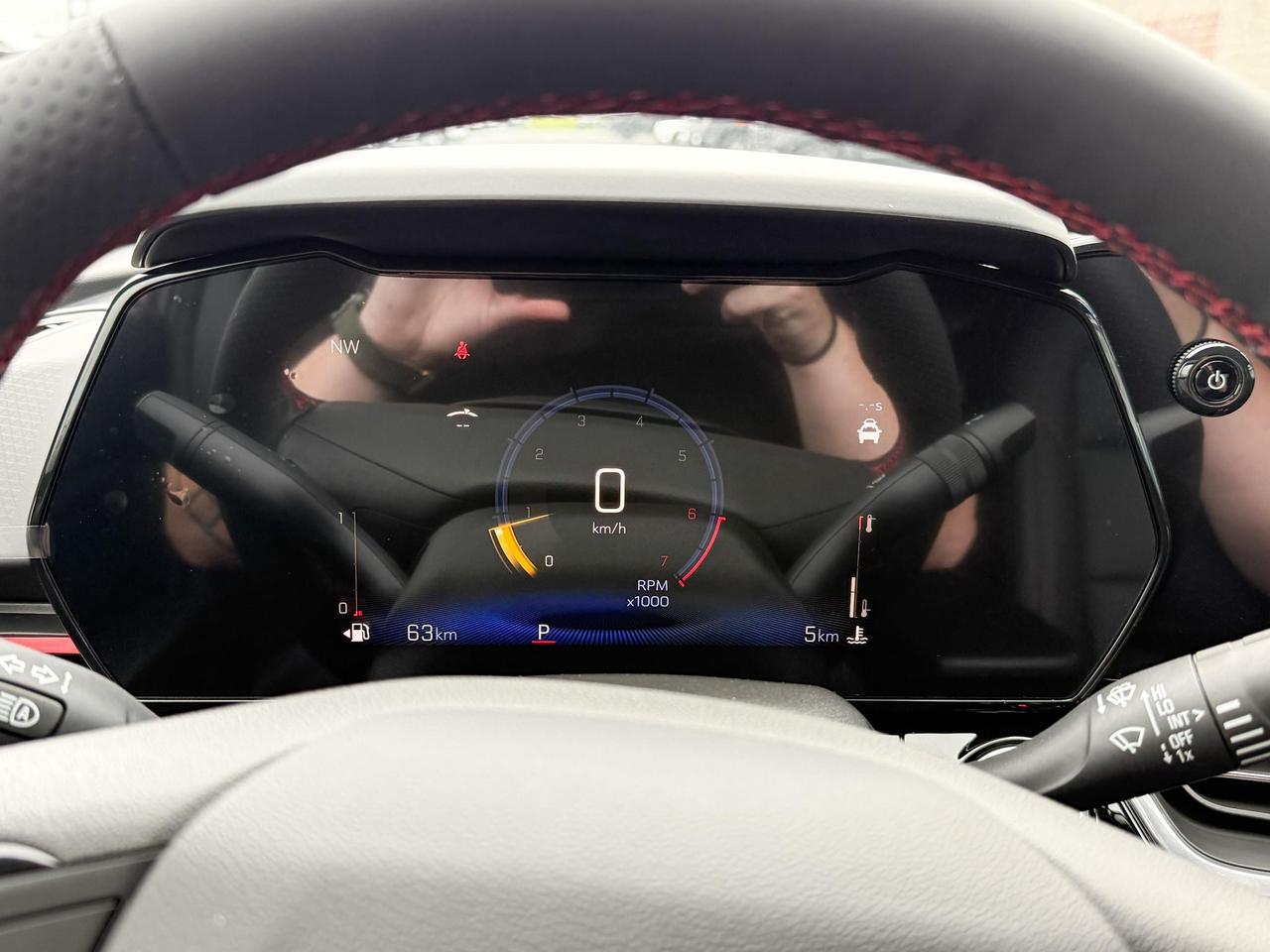 2025 Chevrolet Trax 2RS 1.2L 3 CYL WITH REMOTE START/ENTRY, HEATED SEATS, HEATED STEERING WHEEL, APPLE CARPLAY AND ANDROID AUTO Photo