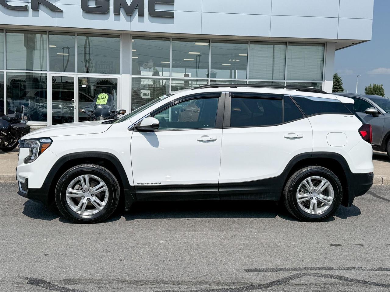 2022 GMC Terrain 1.5L 4CYL TURBO, SLE AWD, HEATED FRONT SEATS, REMOTE VEHICLE START, ADAPTIVE CRUISE CONTROL, 17" ALLOY WHEELS Photo