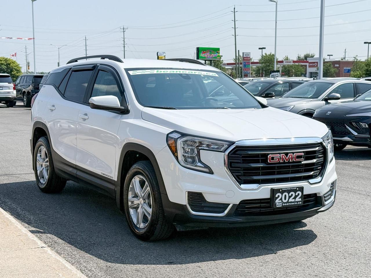 2022 GMC Terrain 1.5L 4CYL TURBO, SLE AWD, HEATED FRONT SEATS, REMOTE VEHICLE START, ADAPTIVE CRUISE CONTROL, 17" ALLOY WHEELS Photo