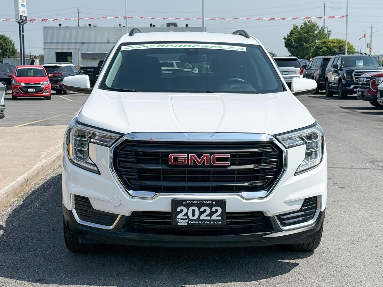 2022 GMC Terrain 1.5L 4CYL TURBO, SLE AWD, HEATED FRONT SEATS, REMOTE VEHICLE START, ADAPTIVE CRUISE CONTROL, 17" ALLOY WHEELS Photo