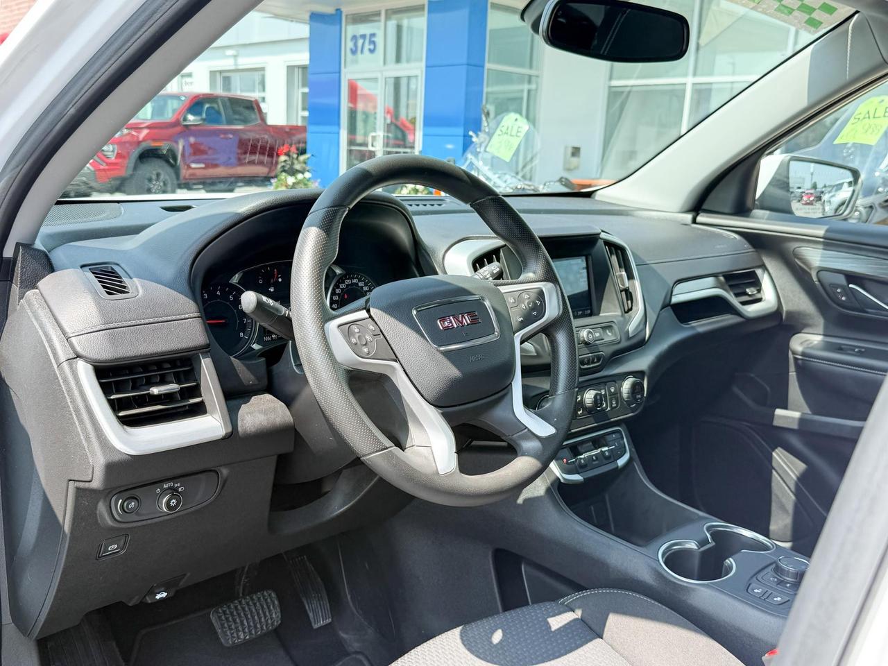 2022 GMC Terrain 1.5L 4CYL TURBO, SLE AWD, HEATED FRONT SEATS, REMOTE VEHICLE START, ADAPTIVE CRUISE CONTROL, 17" ALLOY WHEELS Photo